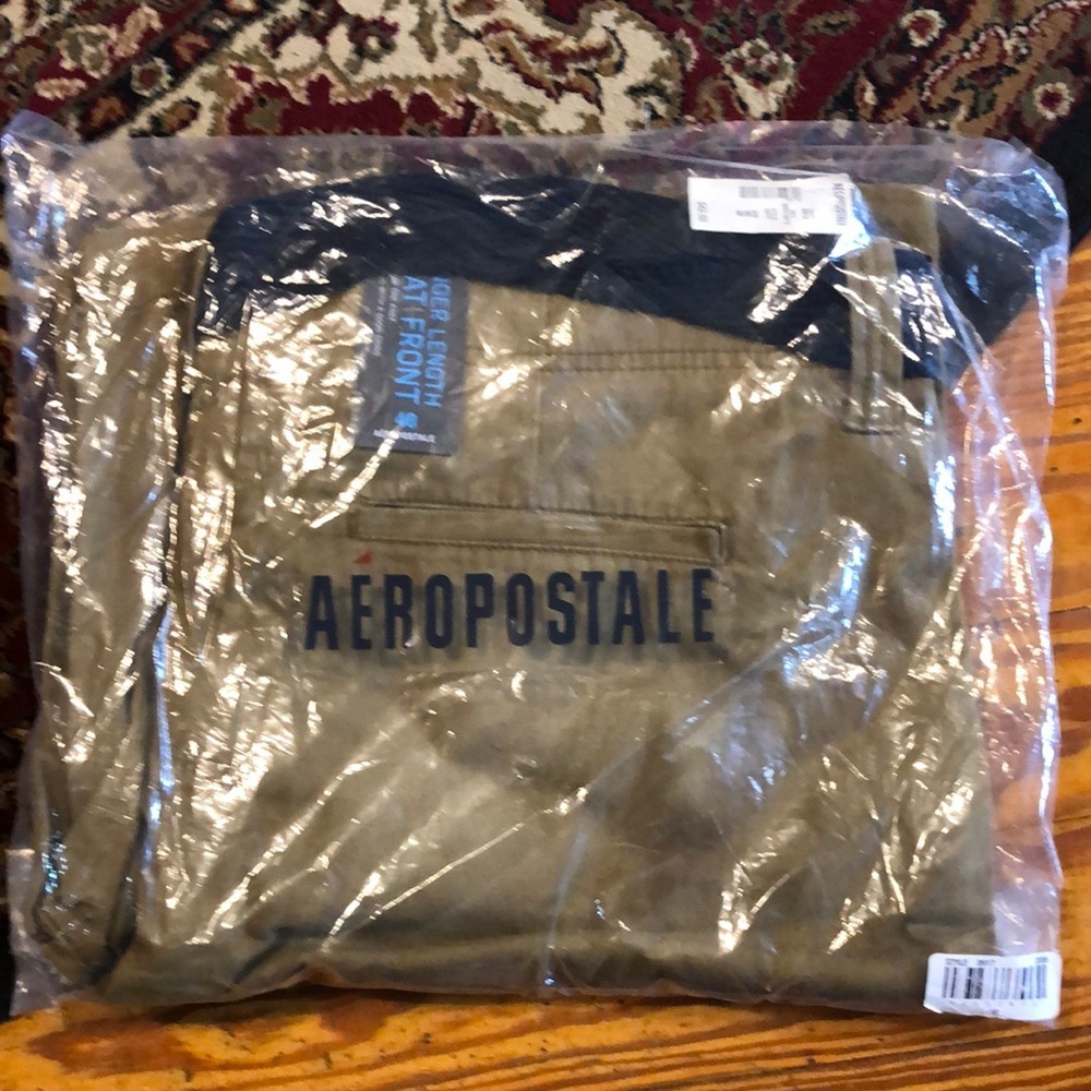 Aeropostale Khaki belted shorts 40 nwt